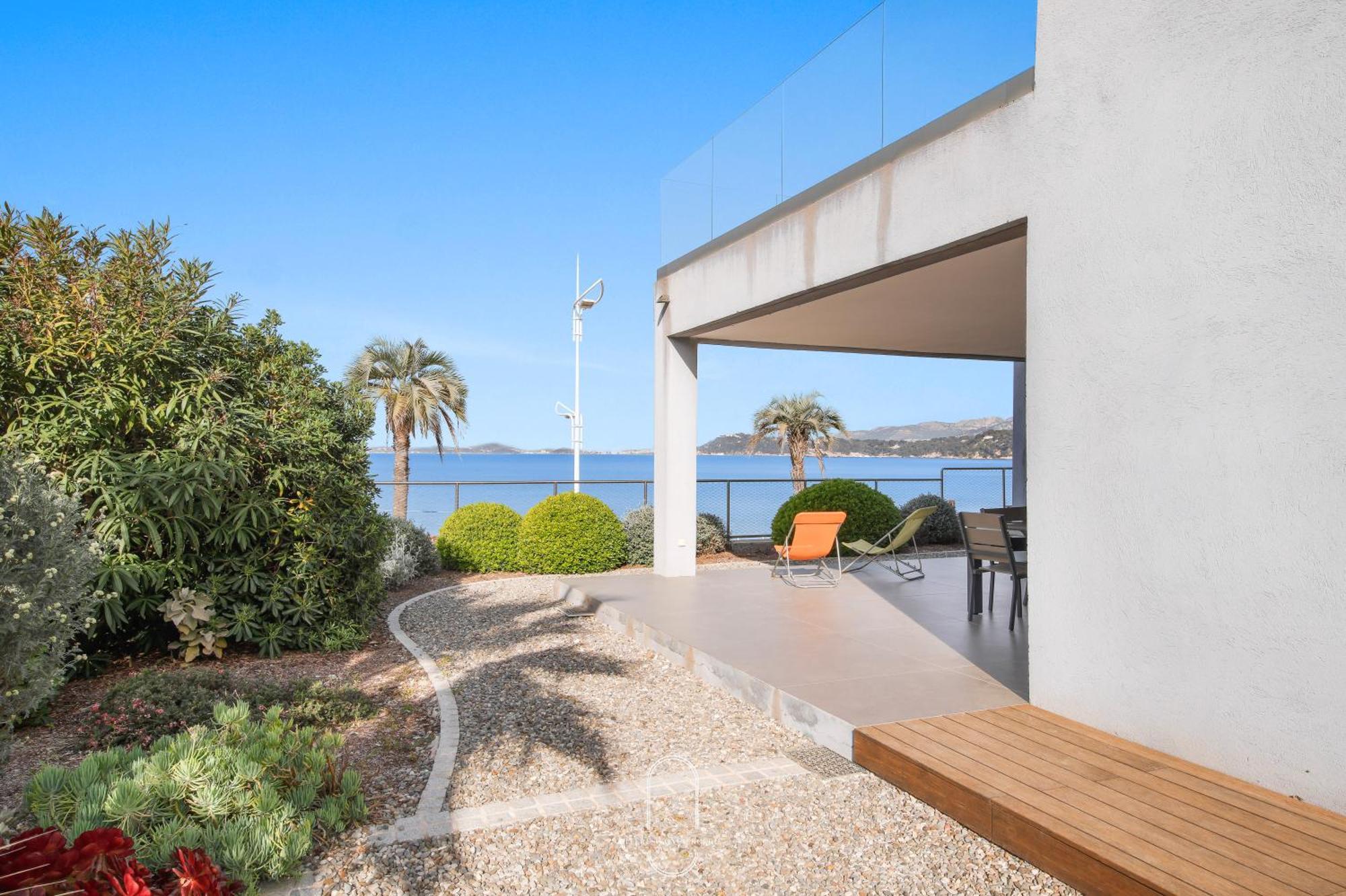 Villa Antoine Appartement Rdj Vue Mer Clim Wifi Parking Plage 50M La Garonne Le Pradet Exterior photo