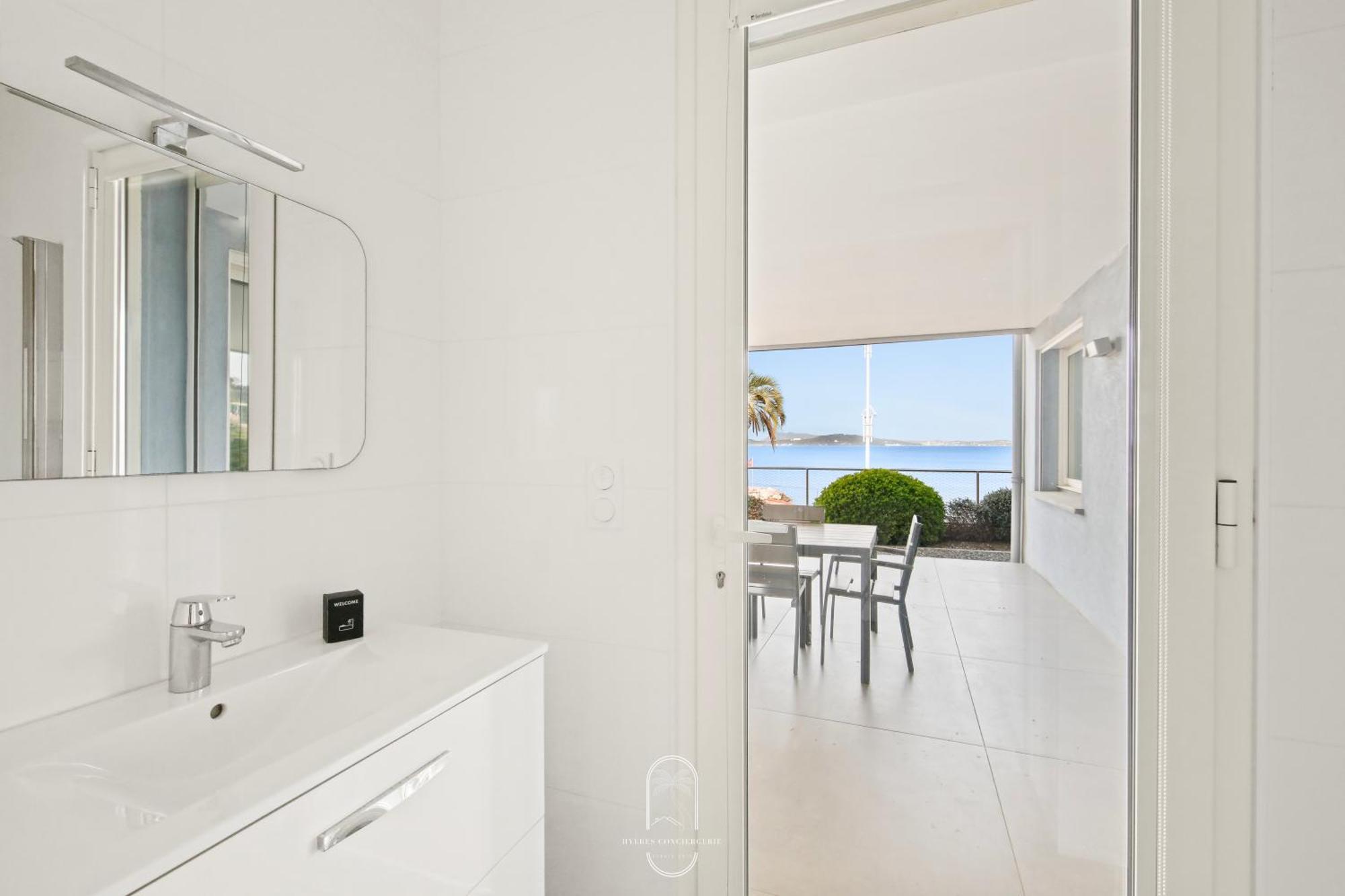 Villa Antoine Appartement Rdj Vue Mer Clim Wifi Parking Plage 50M La Garonne Le Pradet Exterior photo